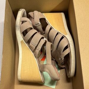 Women's Tan Wedge Sandals